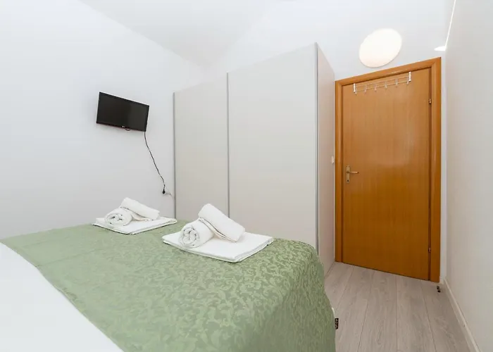 Penthouse Danijela With Jacuzzi *