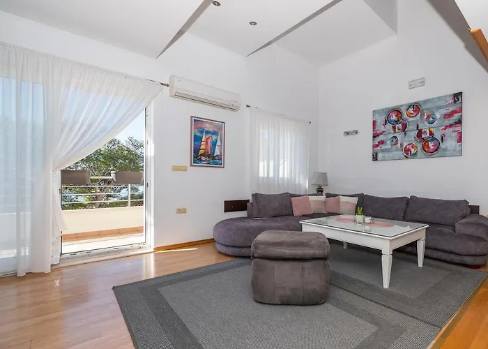 Penthouse Danijela With Jacuzzi Apartman Makarska