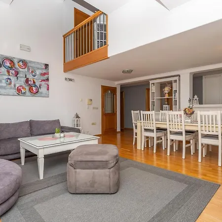 Penthouse Danijela With Jacuzzi *