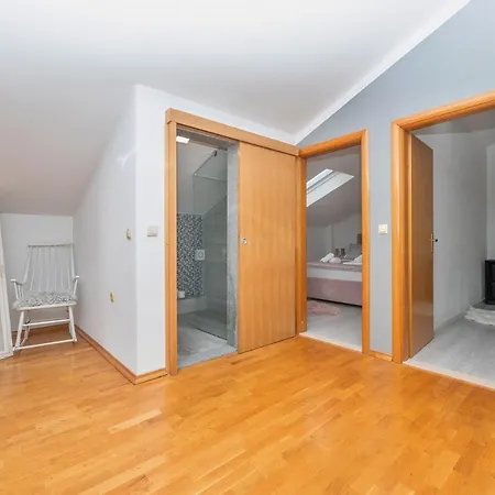Penthouse Danijela With Jacuzzi Makarska