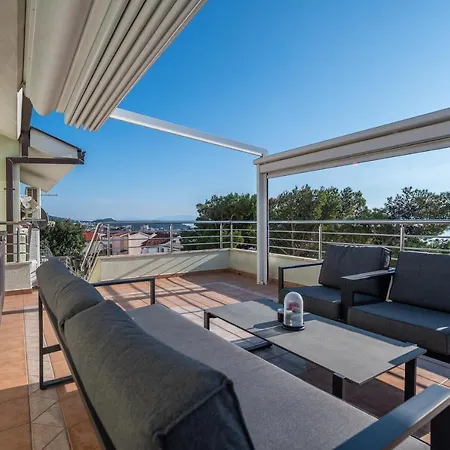 Penthouse Danijela With Jacuzzi *