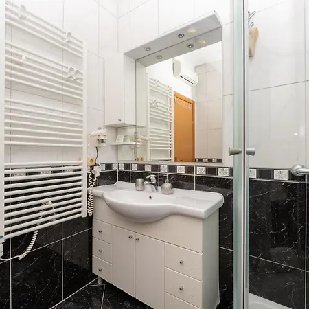 Penthouse Danijela With Jacuzzi *