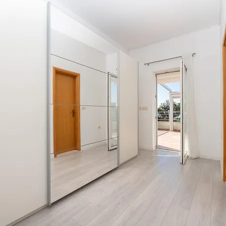 Penthouse Danijela With Jacuzzi *