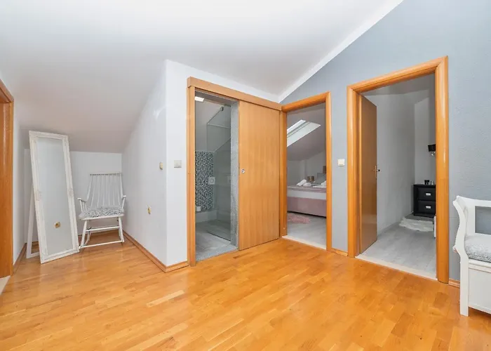 Penthouse Danijela With Jacuzzi מאקרסקה