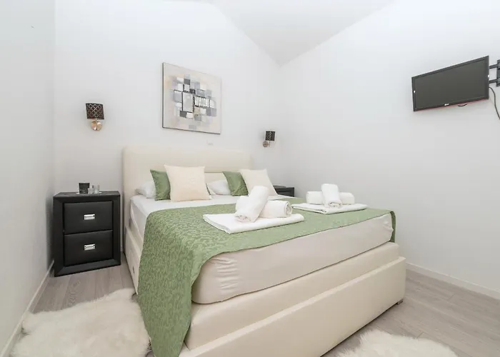 Penthouse Danijela With Jacuzzi דירה מאקרסקה