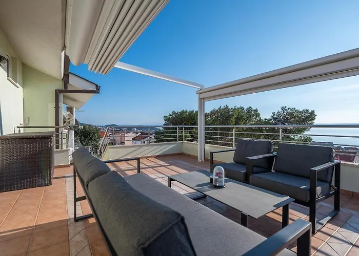 Penthouse Danijela With Jacuzzi *