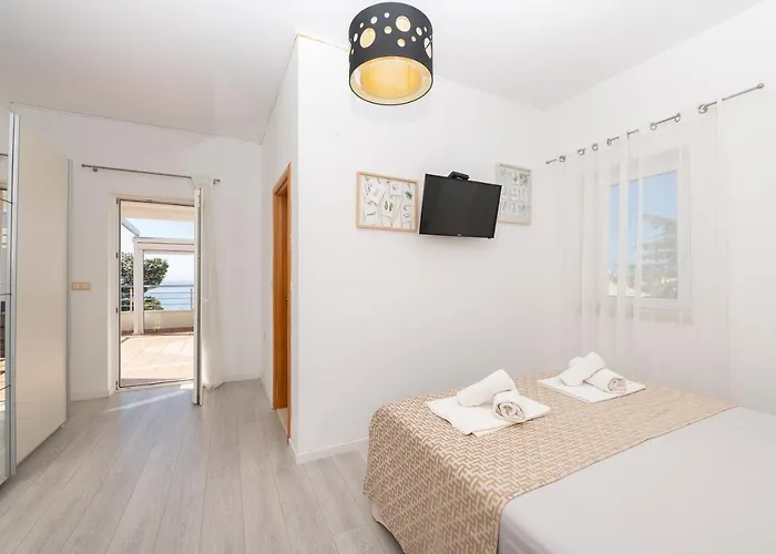 Penthouse Danijela With Jacuzzi דירה מאקרסקה