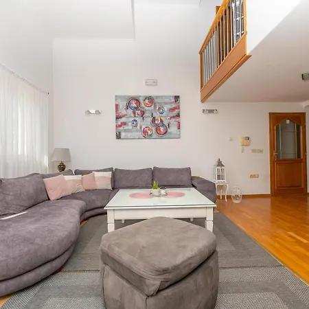 Penthouse Danijela With Jacuzzi