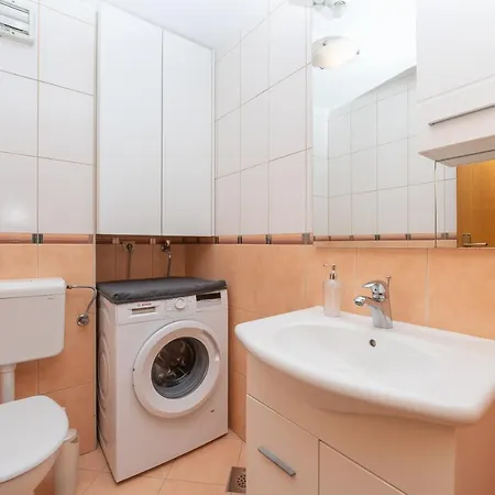 Penthouse Danijela With Jacuzzi דירה