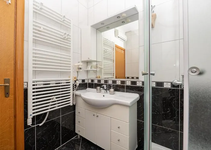 Penthouse Danijela With Jacuzzi *